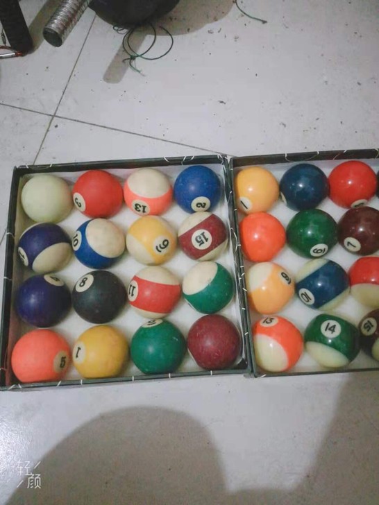 两盒台球，以前开台球厅保存下来的，一新一旧...