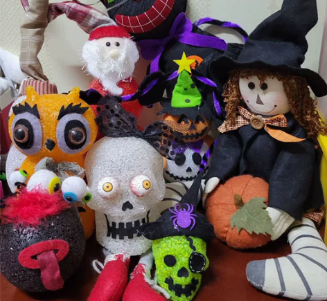 万圣系列摆件 除女巫外，其他里面带电子灯但...