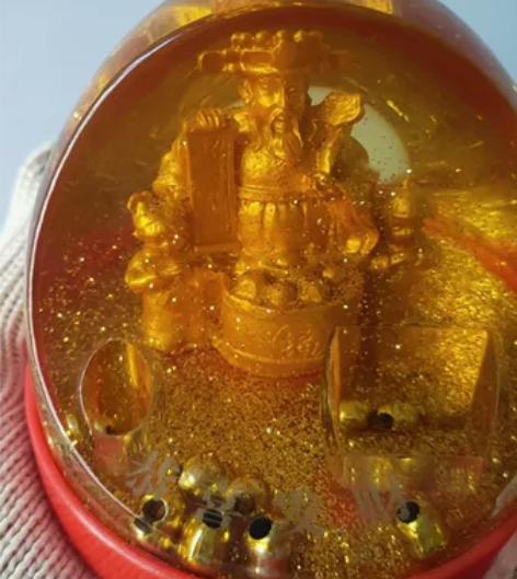 办公桌摆件，前面孔可插笔放印章。高宽均约9...