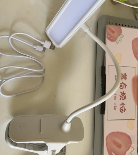 全新未使用LED护眼学习灯,三档可调,充插...
