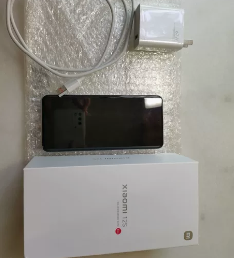 出自用小米12S，12+256，在保期，电...