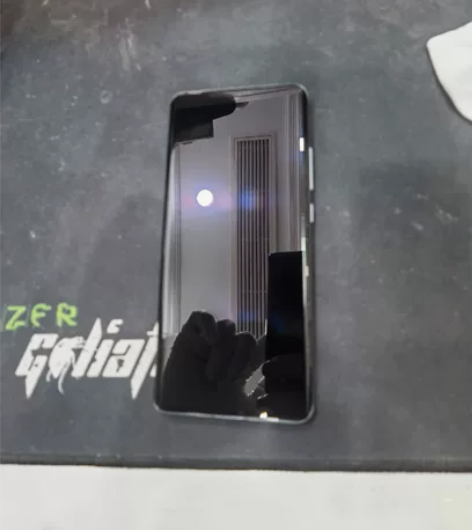 小米12 8+256 在保到明年6月份...