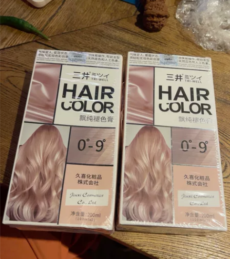 三井 飘纯褪色膏，我发量少，中发，一盒就够...