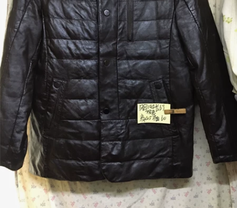 男式羊皮羽绒服深棕色的,羊皮羽绒服哦,自然...