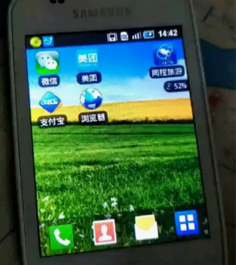 三星GT一S5570 手机很新，外表无损坏...