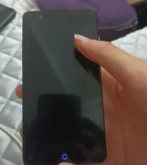 中兴  忘了啥型号  能开机 不知道密码了...