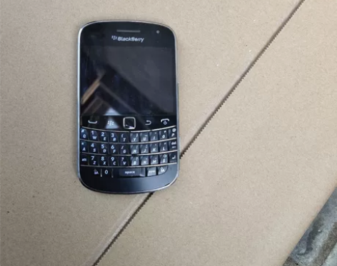 黑莓9900，成色非常好。功能一切正常。支...