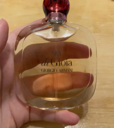 阿玛尼香水50ml比较淡雅。不讲价不卖假货...