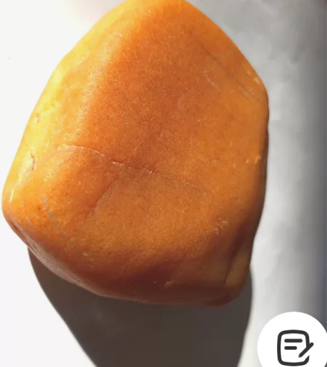 一块黄蜡石雕刻捡、手把件料、镇纸，色纯干净...