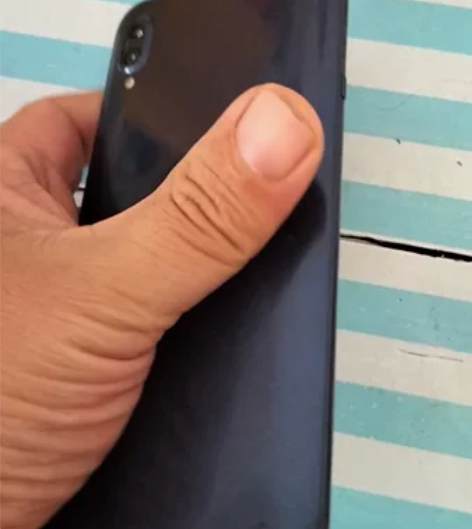 海信E217，闲置也太久了电池亏电，充不进...