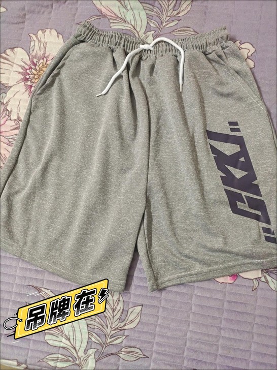 男款短裤，L码。