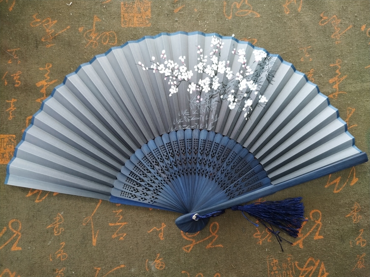 精品手绘水墨绢扇！