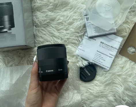 99新佳能32/1.4stm镜头很新，全原...
