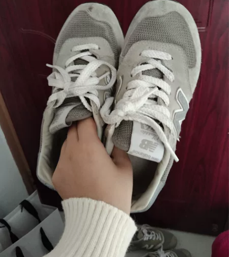 新百伦鞋子,有点脏懒得刷了,可以刷干净,正...