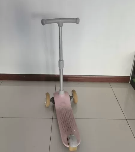 因搬家转让孩子滑板车,刚入不到半年,质量很...