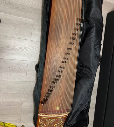 孩子高考，用不上，有用得上的可以转让，没琴...