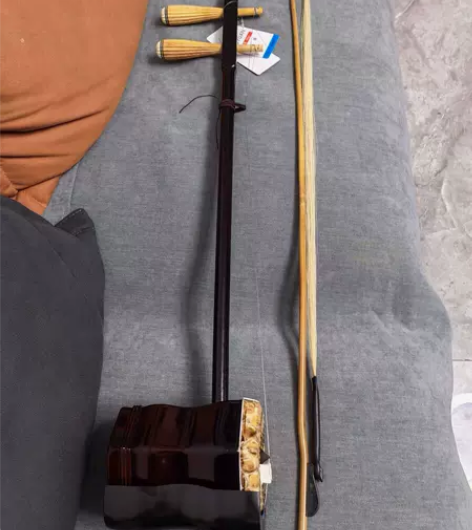 亏本处理，全新二胡原价4百多的，带原包装，...