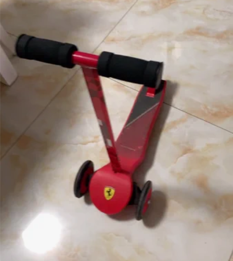 法拉利麦斯卡滑板车，小朋友不玩了，处理了。...