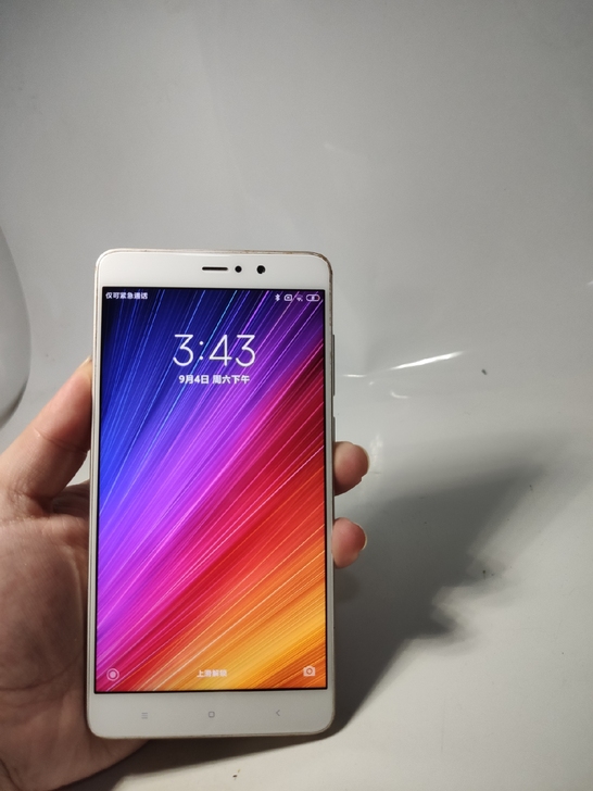 小米5s plus 6+128 金色 特价...