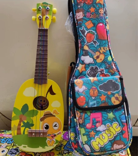 一支尤克里里黄色卡通版23寸菠萝型，小朋友...