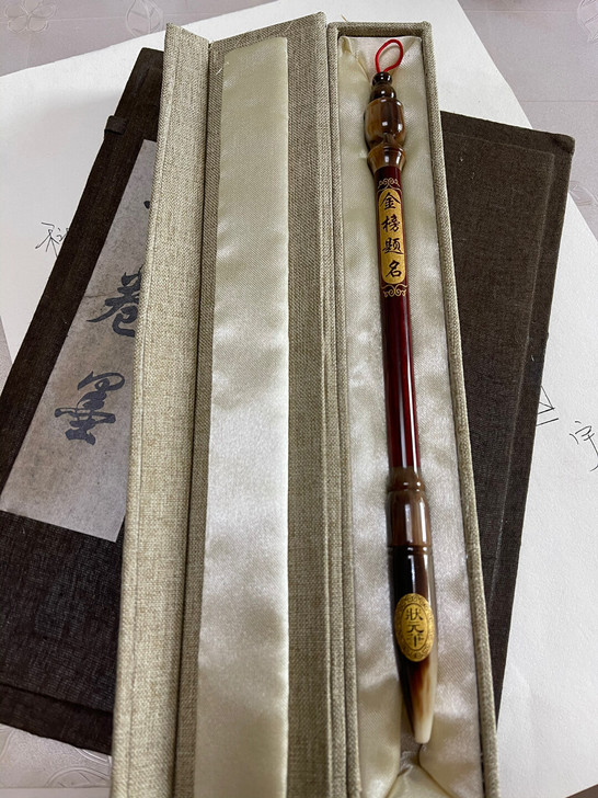 书法胎发笔笔杆手工制作。