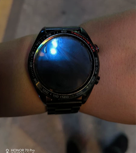 荣耀手表一代 差不多两三天一充， 八成新左...