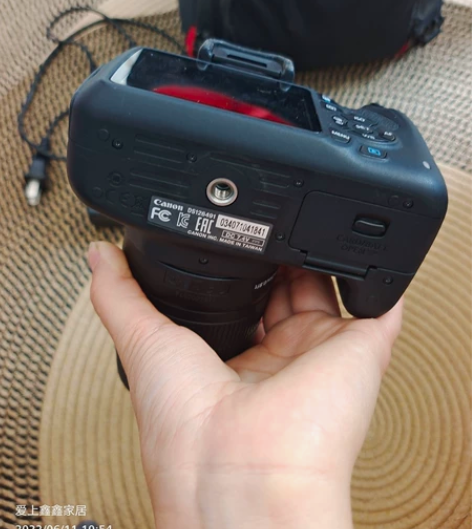 佳能单反相机成色极好，9.9成新 有喜欢的...