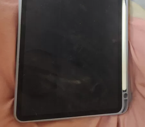 在保，七月购买，用时很爱护带套使用，iPa...