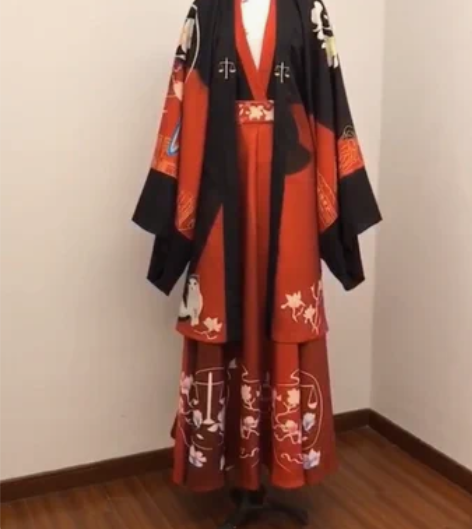 有自己的服装工厂?从设计到成衣再到作品集拍...