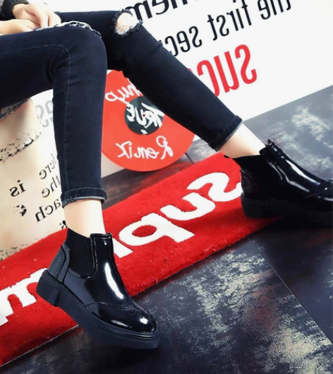 布洛克短靴真皮（全新35码） 感兴趣的话点...