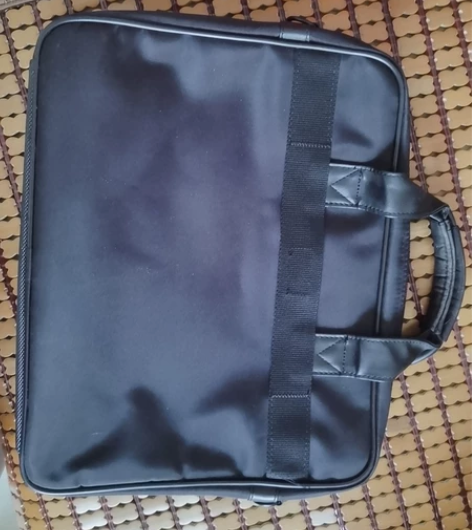 惠普电脑包，可手提可肩背，轻微试用痕迹，提...