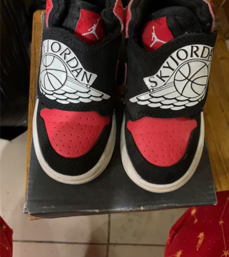 第一双乔丹的，鞋内长14， 第二双耐克网眼...