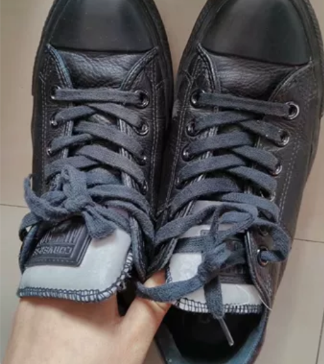 匡威正品休闲鞋，新旧如图37.5码，自穿磨...