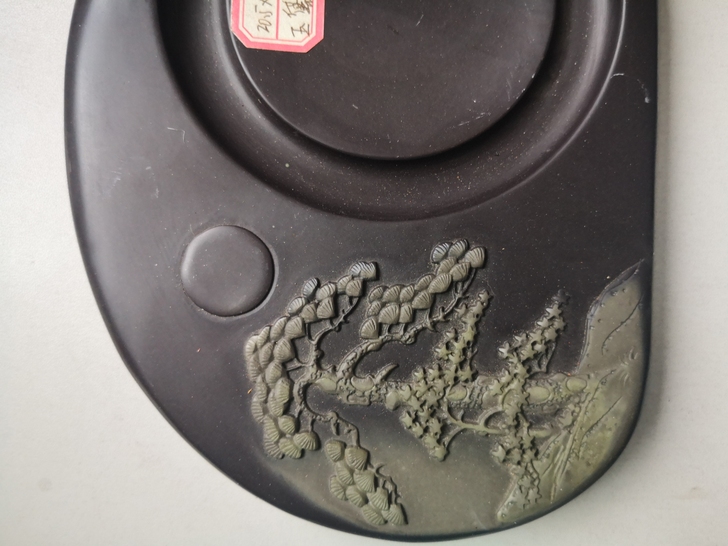 玉黛石砚台，上面有尺寸。低价出售。