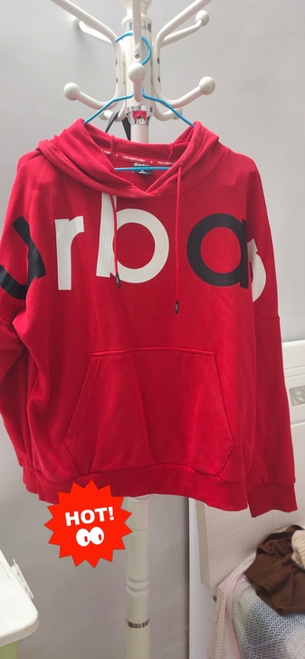 全新M码红色连帽卫衣外套一件，质感超好。男...