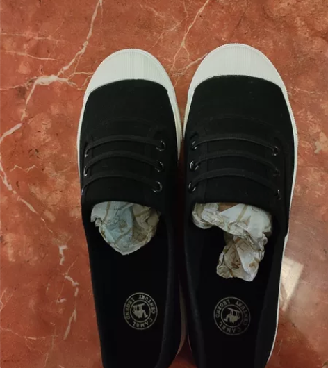 女士休闲鞋，非常轻便，脚感非常舒服，款式新...