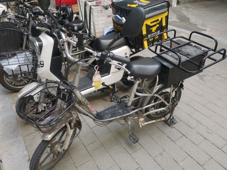 因为换009了,闲置一台格士铃电动车.带外...