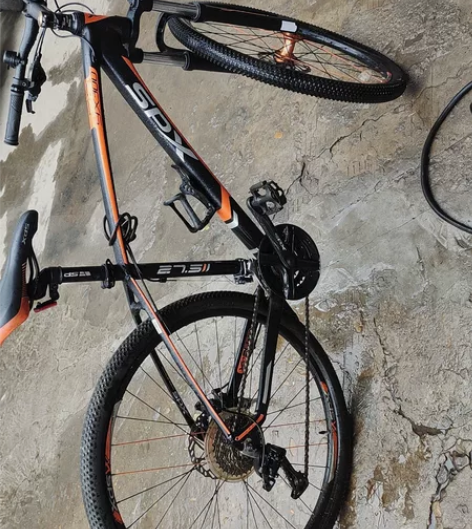 喜德盛英雄300！8成新，车子帅帅的酷酷的...