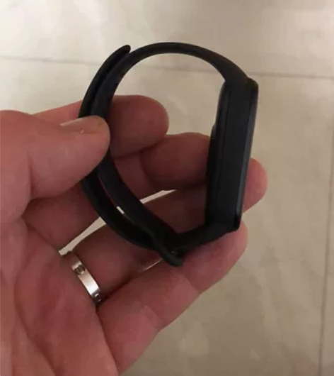 第一个自用小米6手环、嘎嘎新、没有任何损坏...