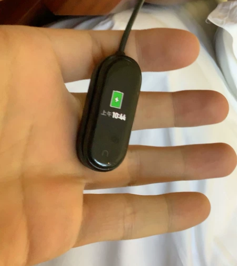 小米手环4彩屏NFC版 感兴趣的话点“我想...