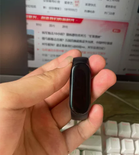 小米手环6 功能正常 有充电线 自己换7了...