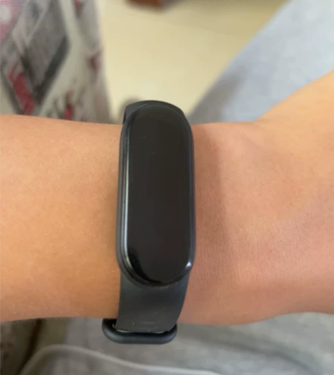 小米手环6 本人学生两周放一次 周末看到会...