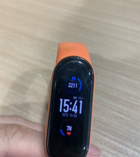 小米手环5 有划痕 如图有划痕 表带换过,...