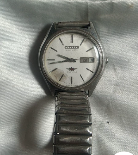 西铁城全自动手表，走时不保精准，把头折里面...