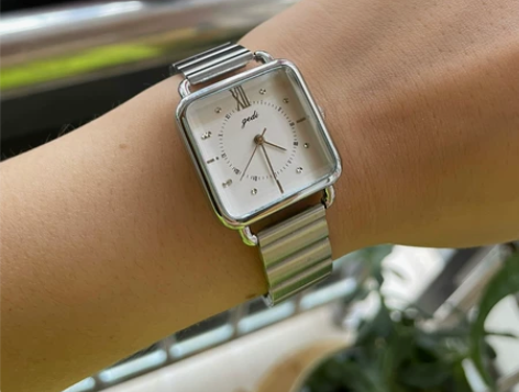 小方表，全新，可调节 感兴趣的话点“我想要...