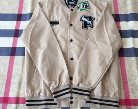 给老弟买的衣服,因为在上学,经常穿校服,放...