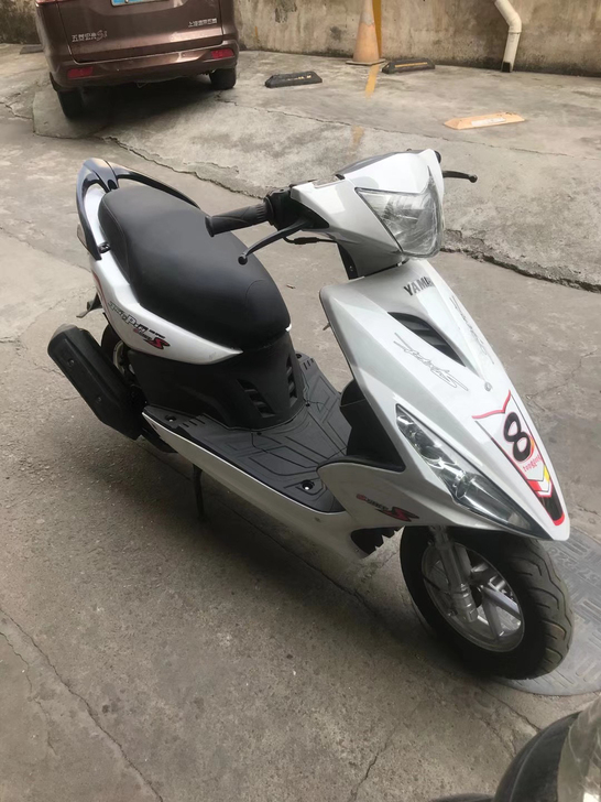 摩托车鬼火125CC。九成新。需要联系。非...
