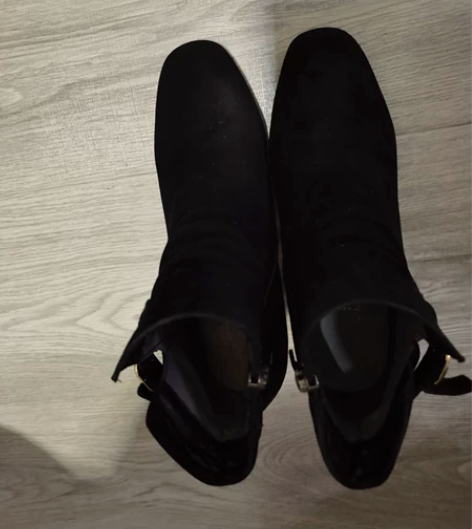 包邮。正品保证，ZLL珠利莱高跟鞋，单鞋。...