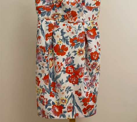 全新玫瑰子弹V领连衣裙高腰显瘦包臀裙下摆开...