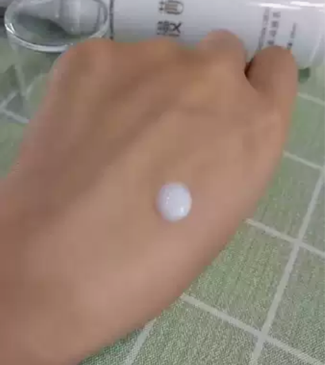 佐漫茜虾青素动感乳 蕴含虾青素与肌肽成分，...